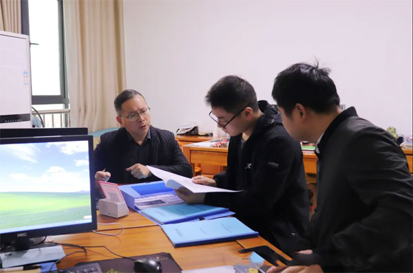 在消防安全的重要使命召唤下，2024年11月18日，县高新区管委会肩负着保障人民群众生命财产安全的重大责任，毅然前往创品国际开展 2024 年度消防月 &ldquo;全民消防、生命至上&rdquo; 专项检查。衡山华锦物业管理有限公司总经理谭江林全程陪同，一场关乎安全与责任的深度检验之旅就此拉开帷幕。